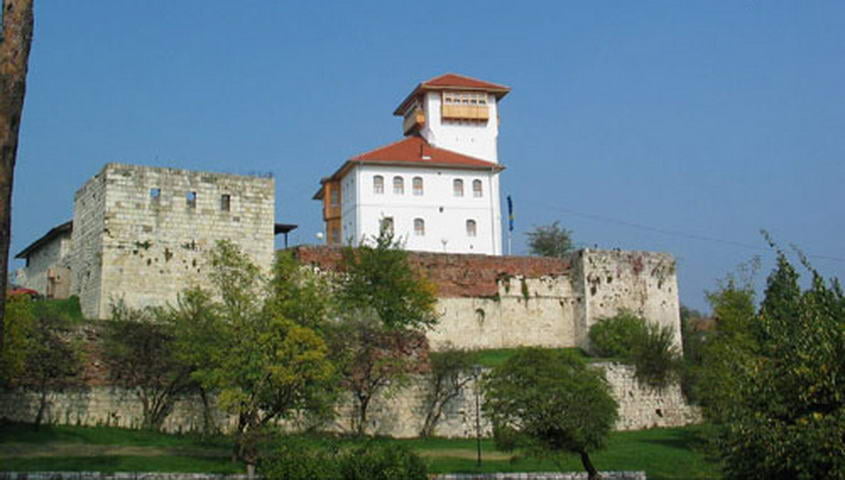 Stari grad Gradačac sa Gradaščevića kulom, historijsko područje 1102431131_resize