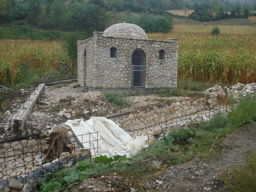 Novoizgraeno_turbe_oko_ehidskog_mezara_u_Teoaku