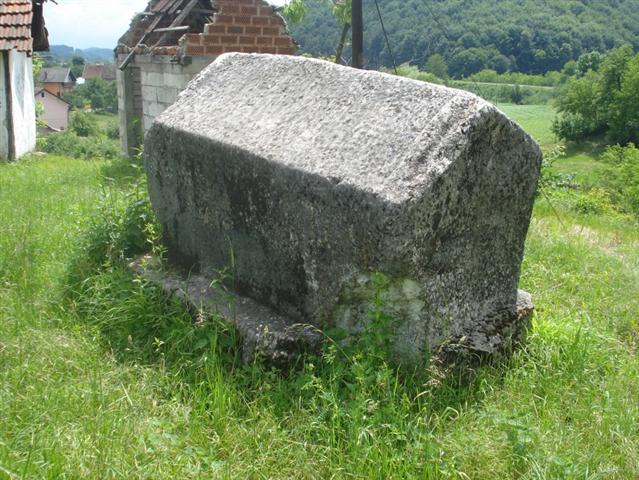 Monumentalni stećak u Mramoru kod Tuzle 2-1